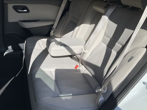 Used 2025 Nissan Rogue SV image 36