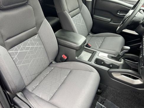 New 2025 Nissan Frontier SV w/ SV Convenience Package image 12