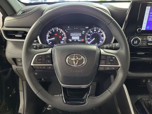 Used 2024 Toyota Highlander XSE FWD image 27
