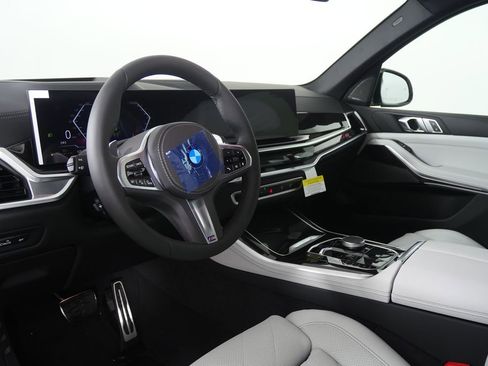 Used 2026 BMW X5 xDrive40i w/ M Sport Package AWD/4WD image 13