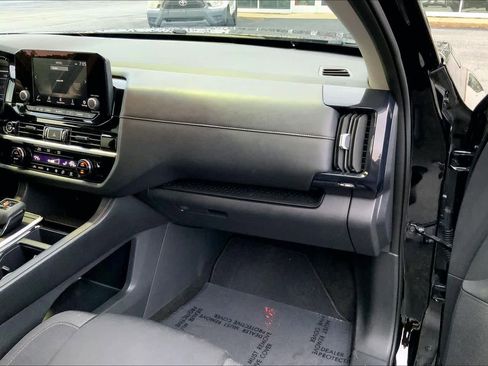 Used 2024 Nissan Pathfinder SV image 17