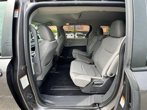 Used 2021 Toyota Sienna LE FWD image 19