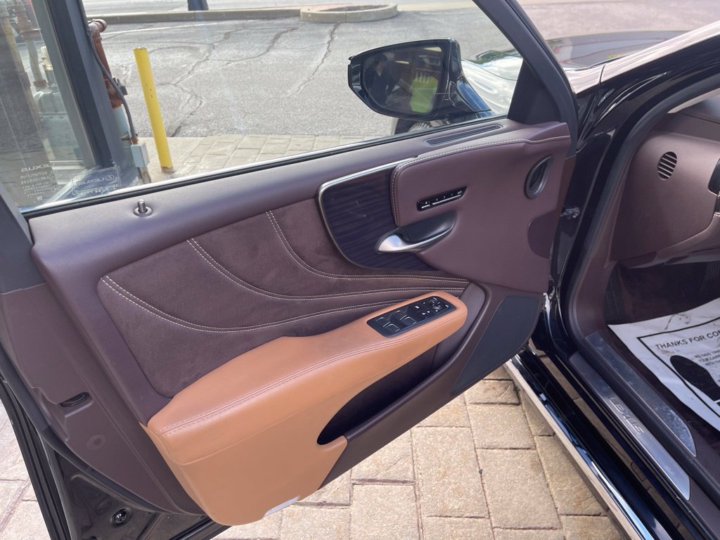 Used 2018 Lexus LS 500 AWD w/ Accessory Package (Z2) image 9