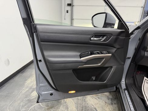 Used 2022 Nissan Pathfinder Platinum image 10