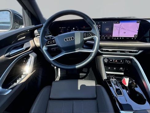 Used 2025 Audi Q5 Premium Plus w/ Premium Plus AWD/4WD image 5