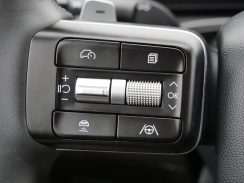 Certified 2025 Hyundai Santa Fe SEL image 32