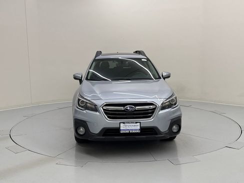 Used 2018 Subaru Outback 2.5i Limited AWD/4WD image 9