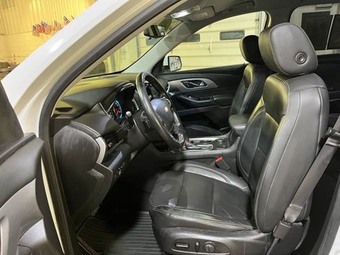 Used 2019 Chevrolet Traverse RS FWD image 15