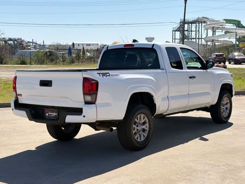 Used 2020 Toyota Tacoma SR image 9