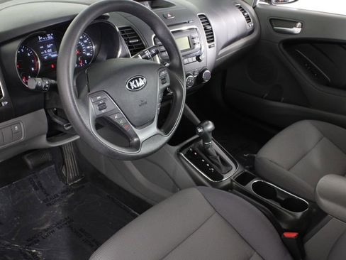 Used 2017 Kia Forte LX image 17
