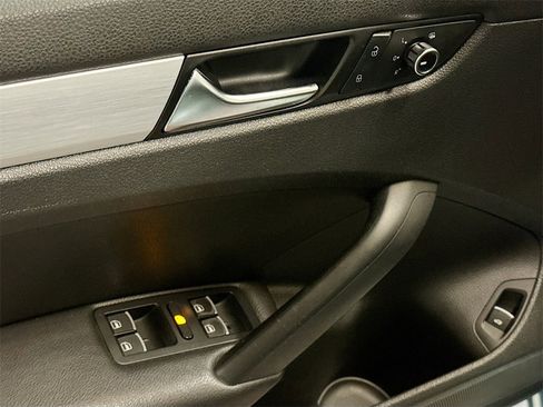 Used 2012 Volkswagen Passat 2.5 SE image 19