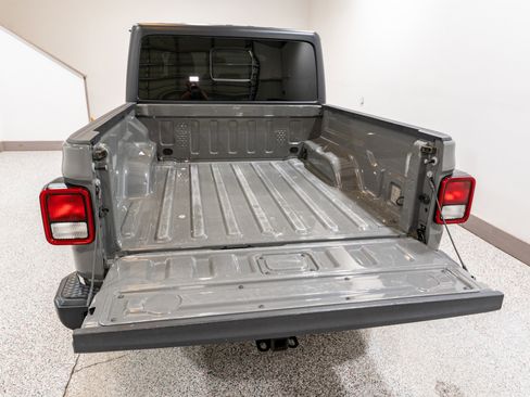 Used 2022 Jeep Gladiator Sport AWD/4WD image 11