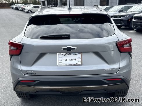 Used 2024 Chevrolet Trax ACTIV w/ Sunroof Package image 4