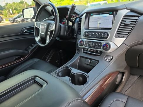 Used 2019 GMC Yukon XL SLT w/ Premium Edition AWD/4WD image 19