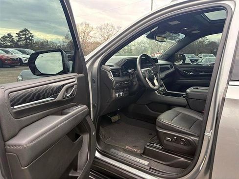 Used 2024 GMC Yukon Denali w/ Advanced Technology Package image 20