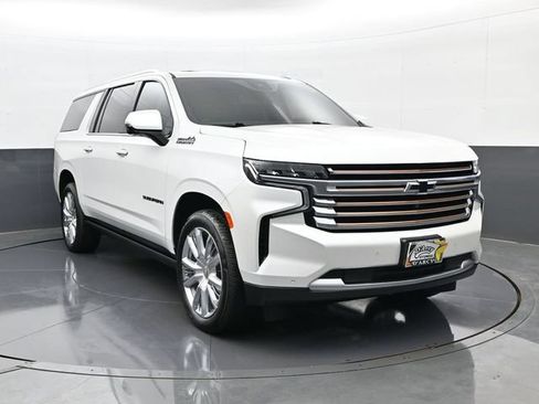 Used 2024 Chevrolet Suburban High Country AWD/4WD image 3