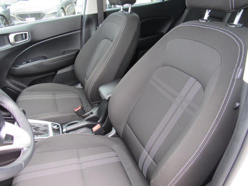 Certified 2025 Hyundai Venue SEL FWD image 15