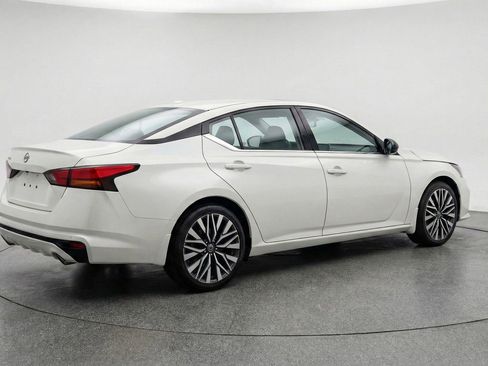 Used 2025 Nissan Altima 2.5 SV image 7