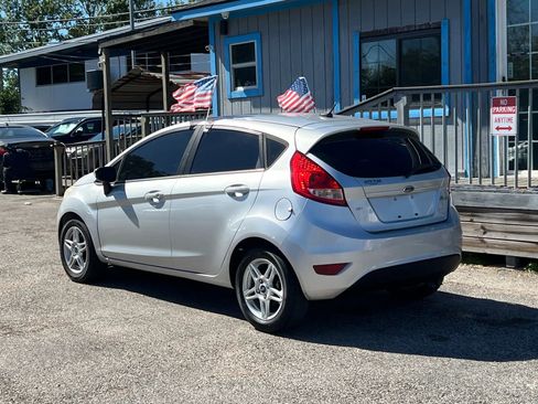 Used 2013 Ford Fiesta SE image 8