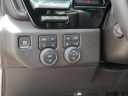 Certified 2025 Chevrolet Silverado 1500 High Country w/ High Country Premium Package AWD/4WD image 16