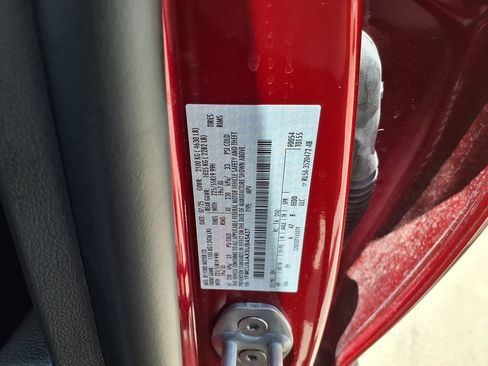 Used 2025 Ford Escape Platinum AWD/4WD image 40