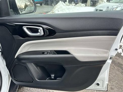 Certified 2022 Jeep Compass Limited image 8