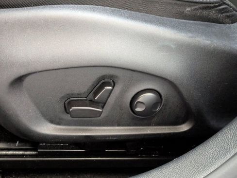 Used 2023 Jeep Compass Limited image 15