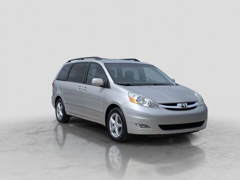 Used 2009 Toyota Sienna XLE image 9