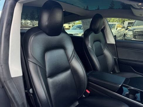 Used 2019 Tesla Model 3 RWD image 22