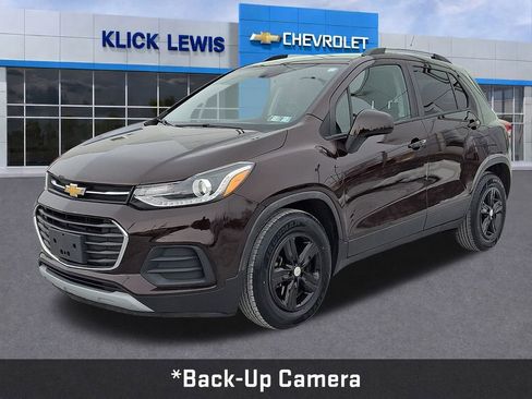 Used 2021 Chevrolet Trax LT w/ LT Convenience Package image 3