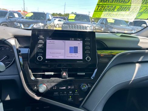 Used 2022 Toyota Camry SE FWD image 15