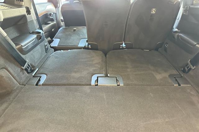 Certified 2025 Volvo XC90 T8 Plus w/ Protection Package Premier AWD/4WD image 17