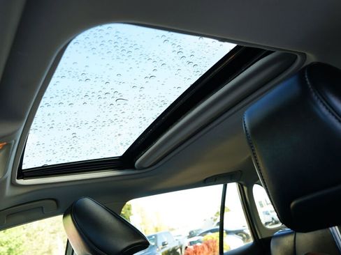 Used 2021 Toyota RAV4 XLE Premium image 21