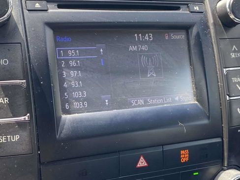 Used 2015 Toyota Camry SE FWD image 23