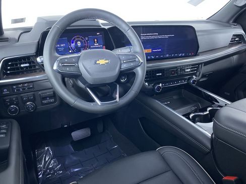 Certified 2025 Chevrolet Tahoe Premier AWD/4WD image 2