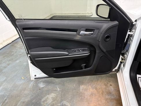 Used 2023 Chrysler 300 Touring w/ Sport Appearance Package RWD image 9