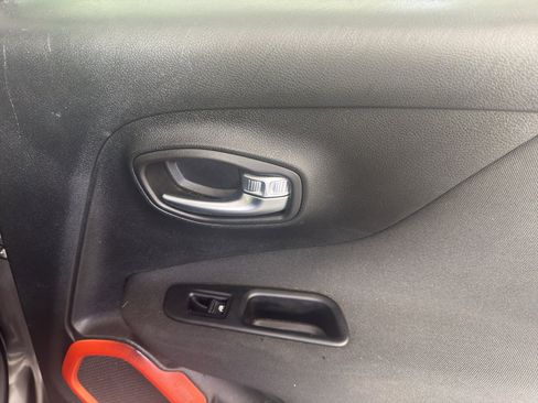 Used 2018 Jeep Renegade Sport w/ Power & Air Group image 35