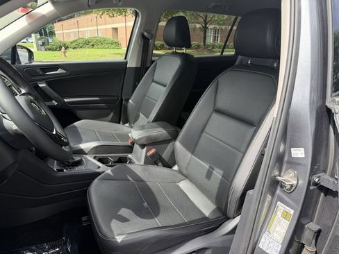 Used 2021 Volkswagen Tiguan SEL FWD image 12