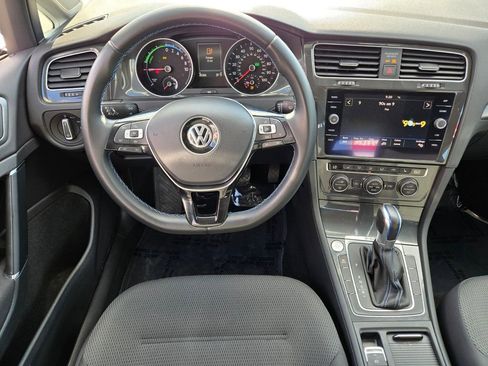 Used 2019 Volkswagen e-Golf SE w/ Driver Assistance Package image 14