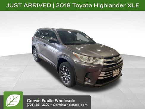 Used 2018 Toyota Highlander XLE FWD image 1