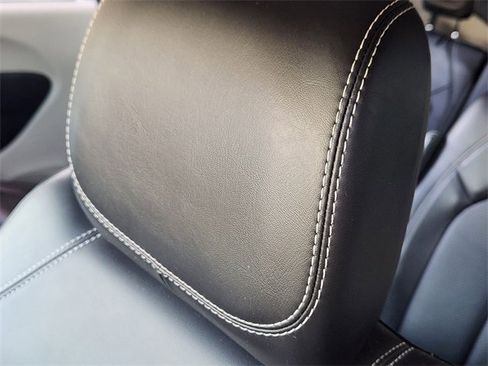 Certified 2024 Chrysler Pacifica Touring-L image 14