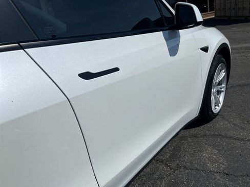 Used 2021 Tesla Model Y Long Range AWD/4WD image 30