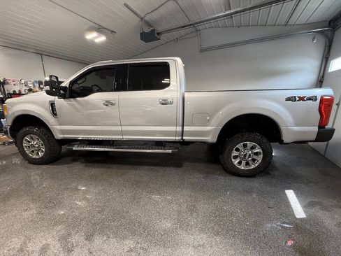 Used 2017 Ford F250 XLT w/ XLT Premium Package AWD/4WD image 9
