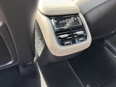 Certified 2025 Volvo XC90 B6 Plus image 15
