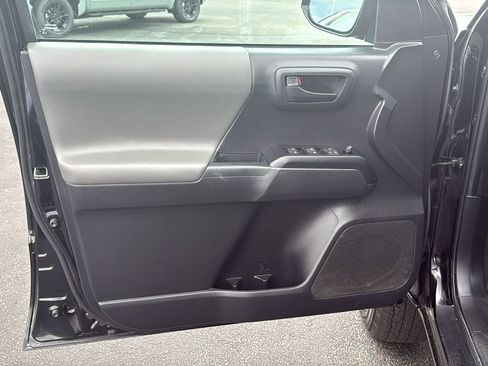 Certified 2023 Toyota Tacoma SR AWD/4WD image 10