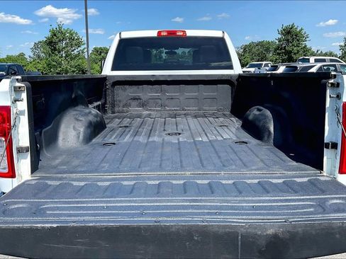 Used 2024 RAM 2500 Tradesman w/ Chrome Appearance Group AWD/4WD image 9