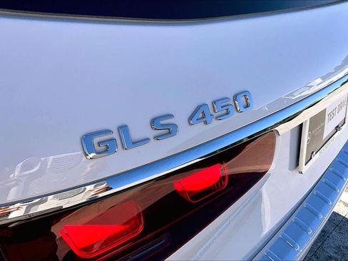Used 2025 Mercedes-Benz GLS 450 4MATIC image 31