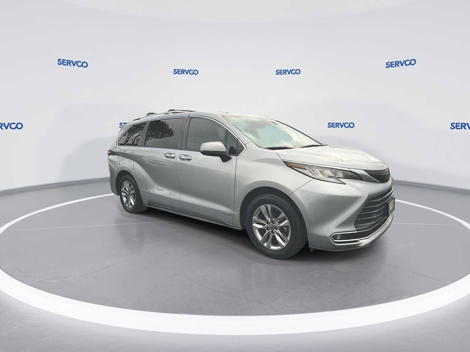 Used 2021 Toyota Sienna Limited FWD image 2