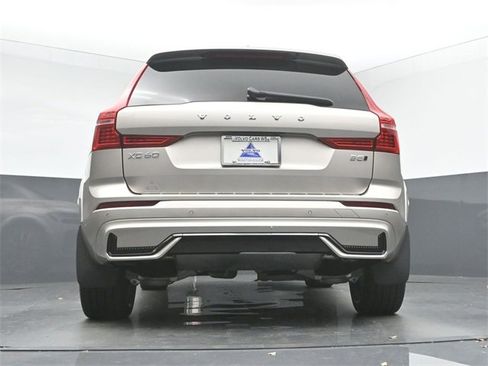 Used 2024 Volvo XC60 B5 Ultimate w/ Protection Package Premier image 43