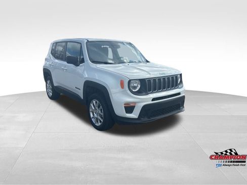 Used 2023 Jeep Renegade Latitude AWD/4WD image 8